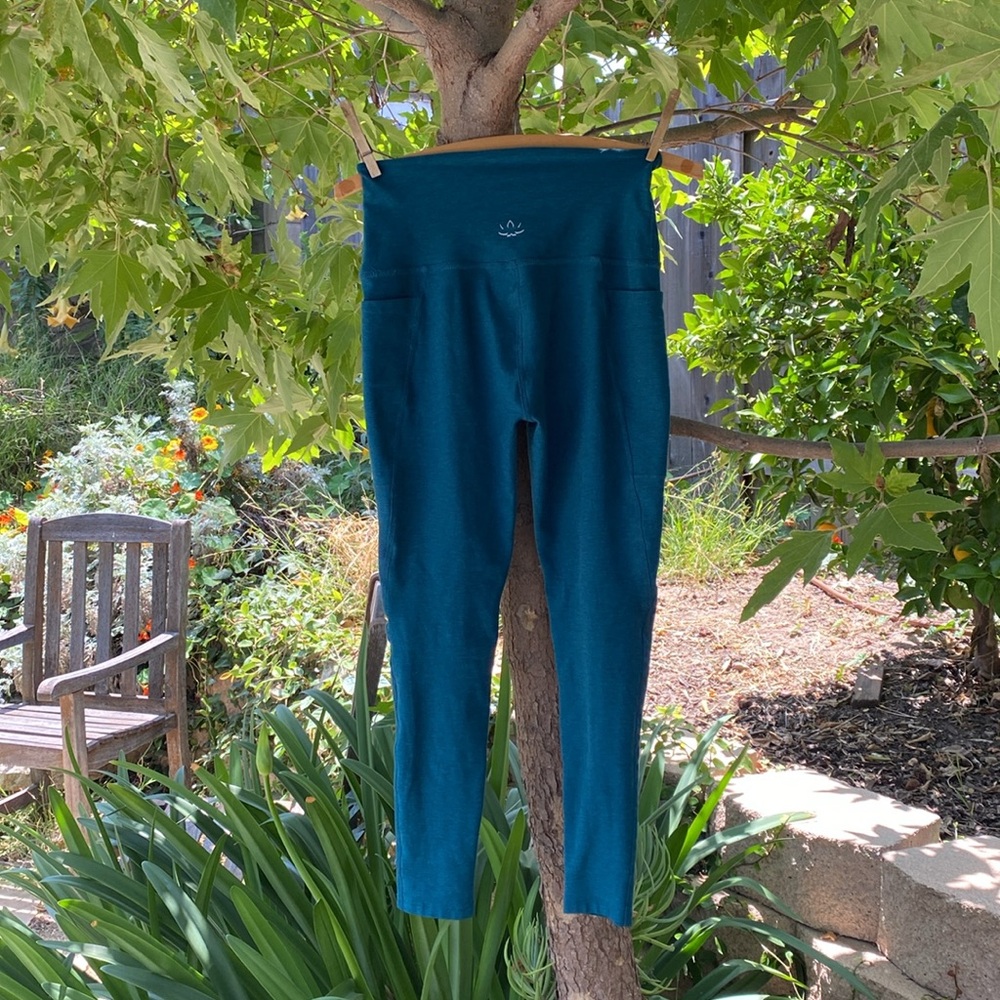 Beyond Yoga Leggings, Size Small - Picture 5 of 5